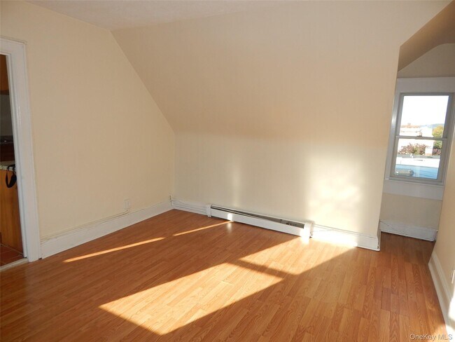 Building Photo - 5 John St