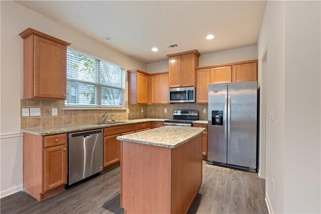 Building Photo - 3879 Brockenhurst Dr