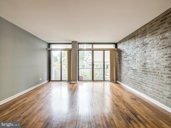 Building Photo - 1265 Delaware Ave SW