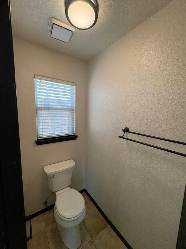 Building Photo - NW Visalia Home coming soon!