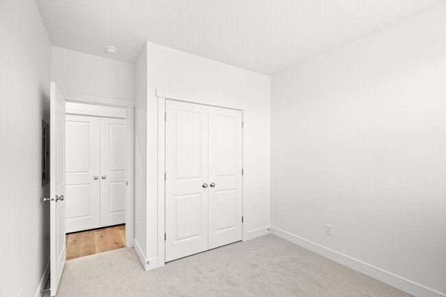 Building Photo - Desert Color Delight! NO APPLICATION FEE