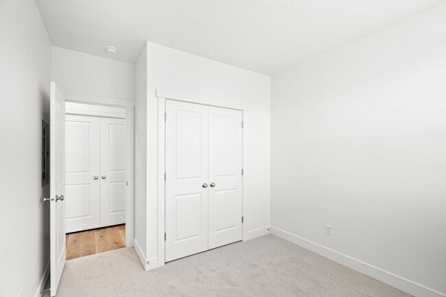 Building Photo - Desert Color Delight!