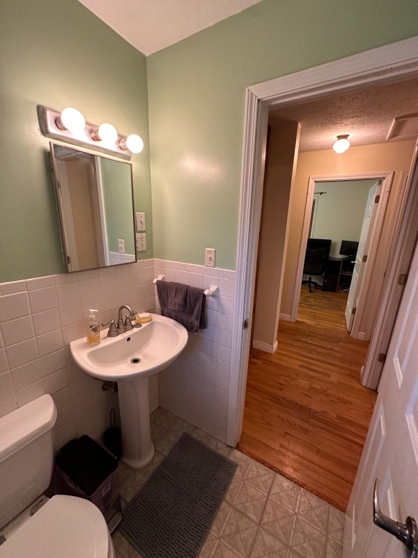 Building Photo - 2216 Delaware Dr