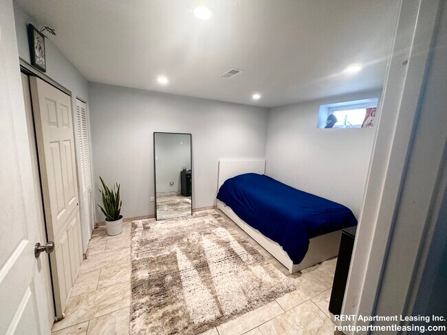 Building Photo - 9944 Karlov Ave