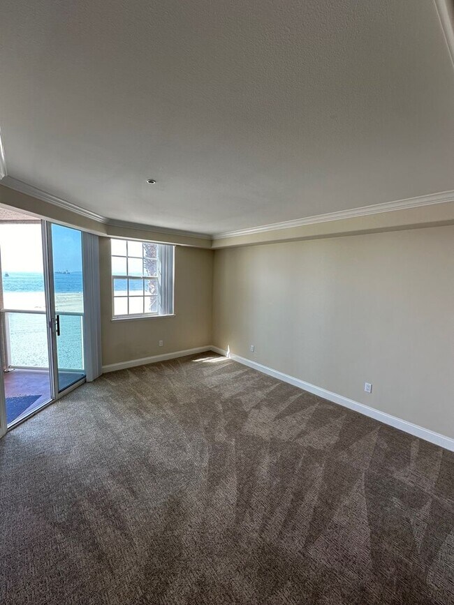 Building Photo - Beachfront Oasis - 3 bed 2 bath in Alamitos Beach with Parking