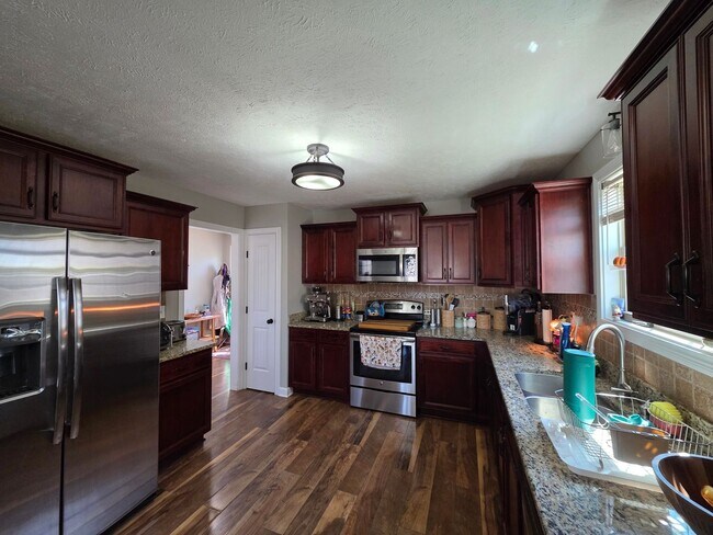 Building Photo - Charming 2-Story Home Available This Novem...