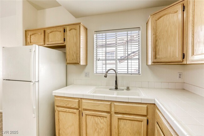 Building Photo - 8301 Boseck Dr