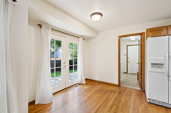 Building Photo - Spacious Home in a Great Location!