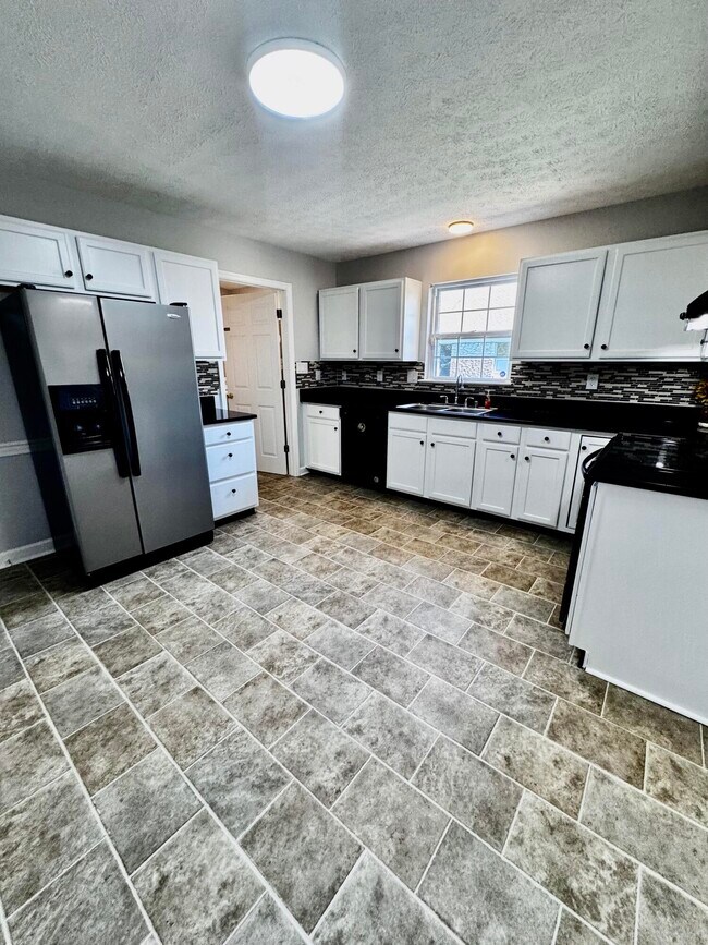 Building Photo - 2469 English Station Dr