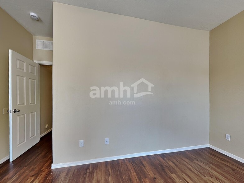 Building Photo - 2548 W Spencer Run