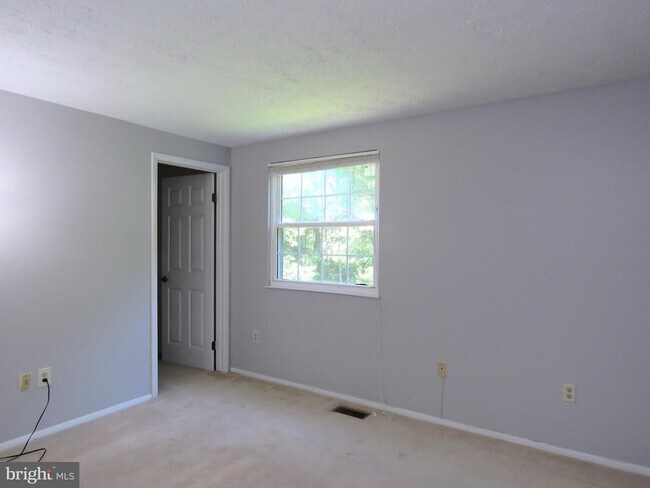 Building Photo - 7125 Vantage Dr