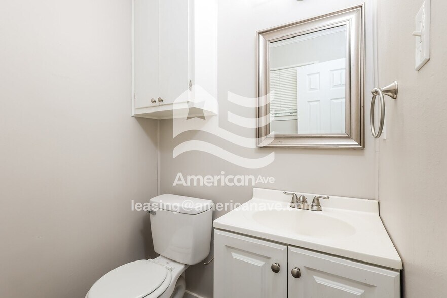Building Photo - 471 Queen Theresa Ln