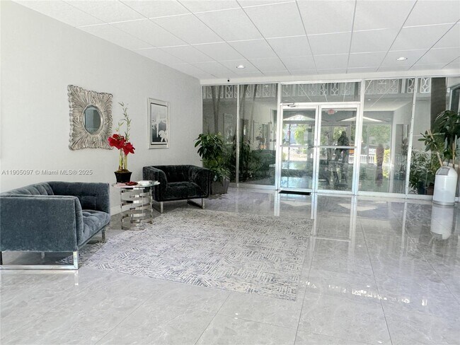 Building Photo - 9700 E Bay Harbor Dr