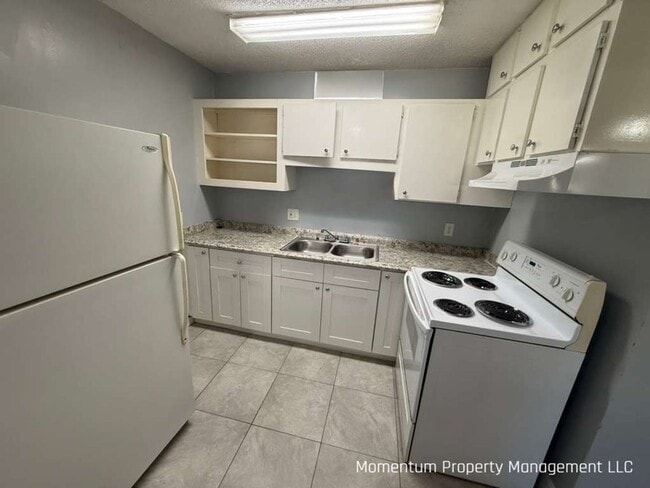 Building Photo - Newly Remodeled 2/1 Duplex- AVAILABLE FOR IMMEDIATE MOVE IN!!