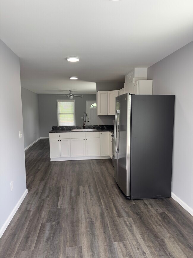 Building Photo - 105 Leslies Home Dr