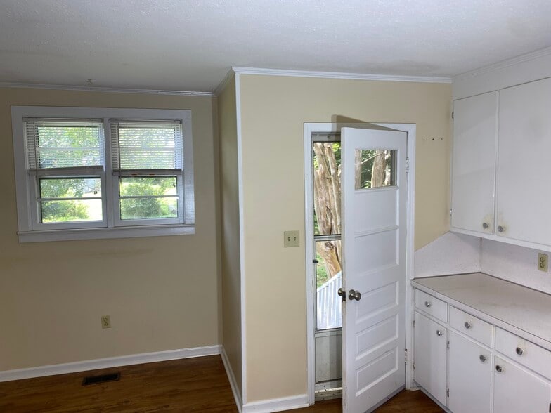 Back Door and Eat-In Kitchen - 112 Holland Dr