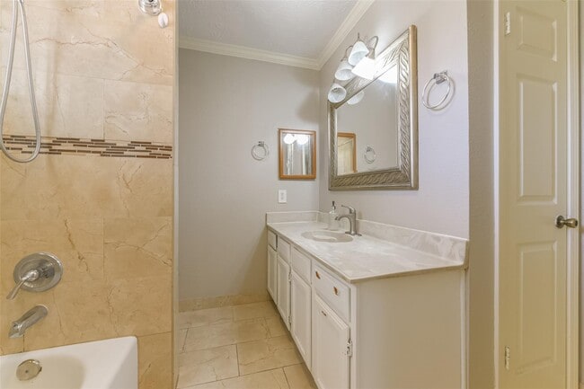 Building Photo - 2502 Drummer Dr