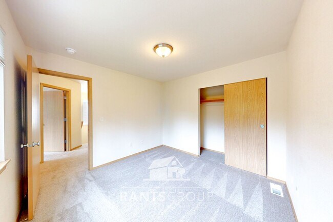Building Photo - Great Location!  Quiet Neighborhood!