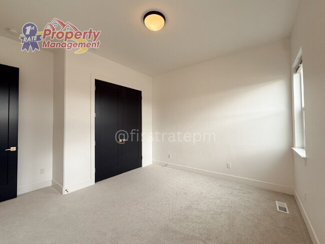 Building Photo - 3024 E Parulo Dr