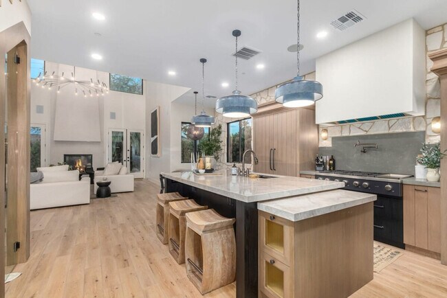 Building Photo - 6431 N 85th St