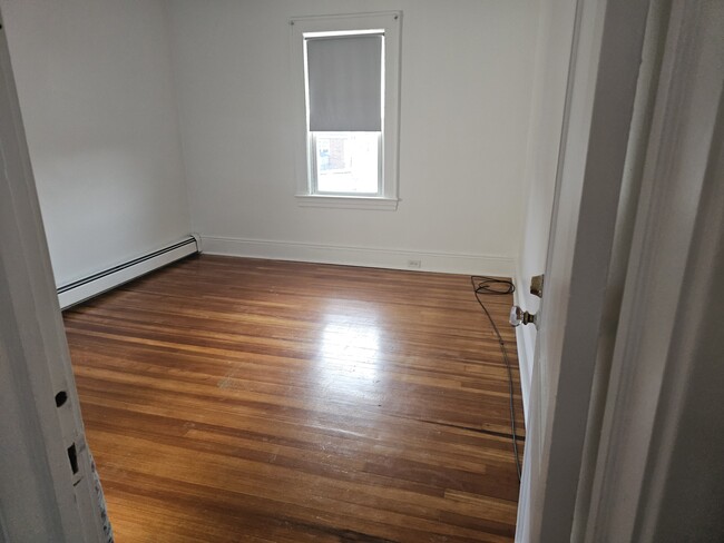 queen size bedroom - 105 Sadler Rd