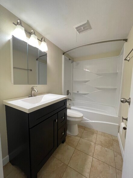 Bath Room - 213 S McMullen Booth Rd