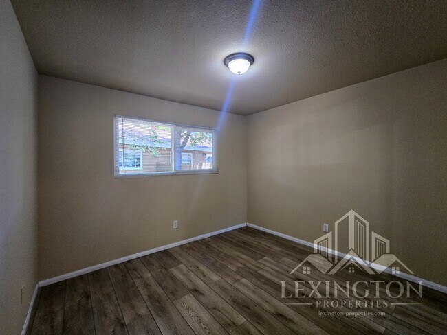 Building Photo - Beautiful, 2BD/1BA, Condo in The Villaggio community, near Madison Ave. and American River College!