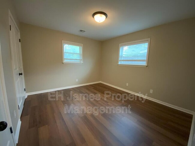 Building Photo - 4637 S Lakewood Ave