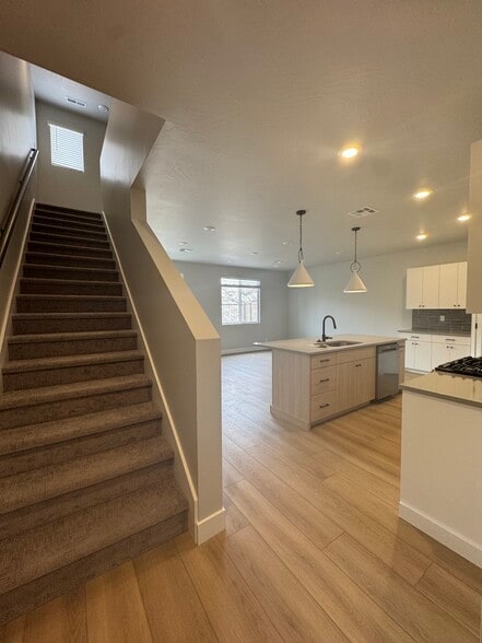 Building Photo - 3990 E Fossil Way