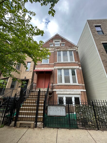 Primary Photo - 2442 W Iowa St