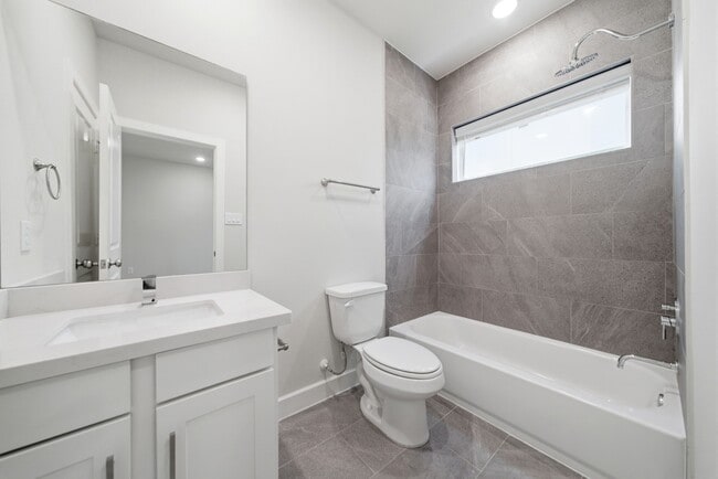 Building Photo - 3073 Hicks St