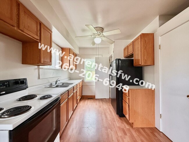 Building Photo - 2 Bedroom House