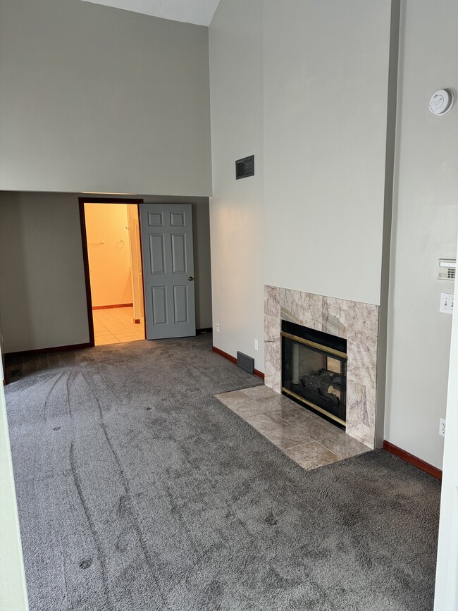 Building Photo - 5125 Echovale St NW