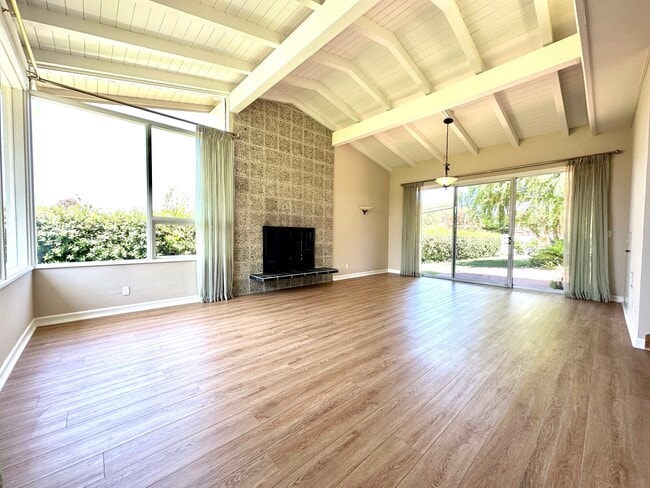 Building Photo - 1316 Granvia Altamira