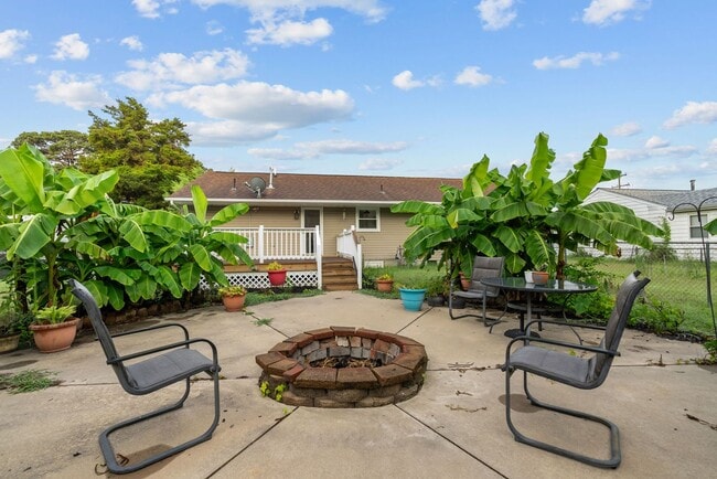 Building Photo - Now Available for Rent in Hampton!