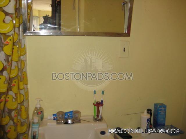 Building Photo - 40 Anderson St