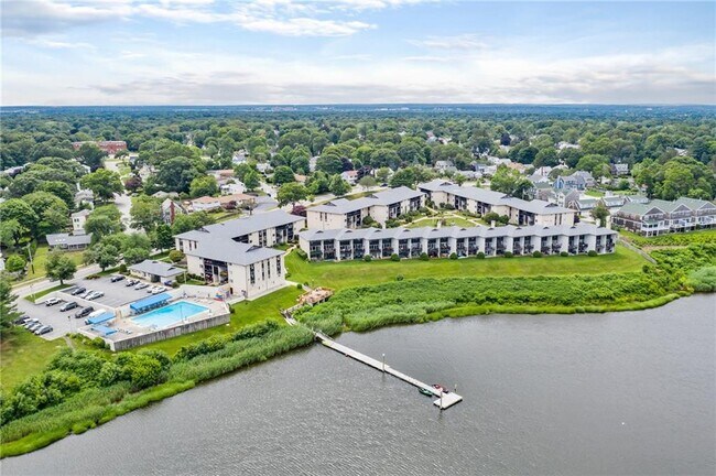 Building Photo - 400 Narragansett Pkwy