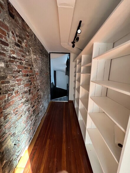 Building Photo - 148 N St