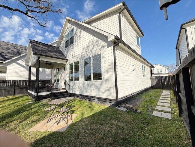 Building Photo - 2807 Old Pecan Grove Ln