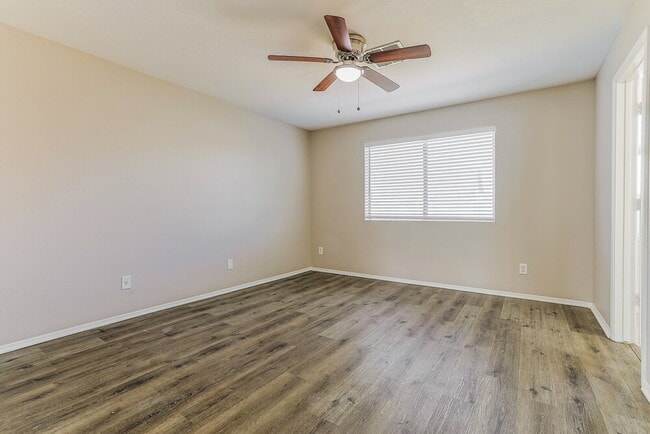 Building Photo - 8746 W McLellan Rd