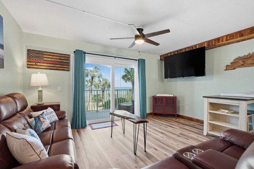 Building Photo - 8743 Thomas Dr