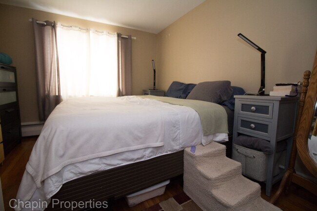 Building Photo - 2Br/1Bth, Great location, quiet area, Laundry in building