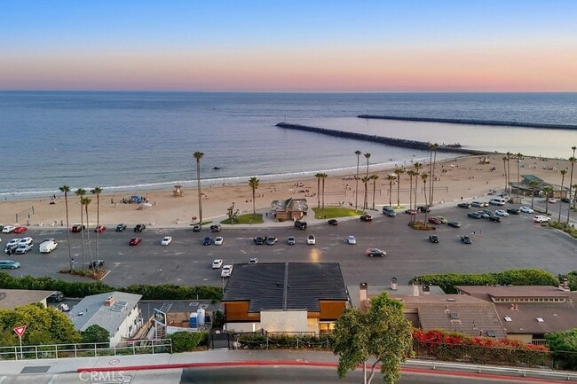 Building Photo - 3047 Ocean Blvd