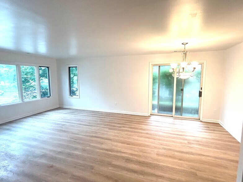 Large dining / living areas - 45 Augusta Dr
