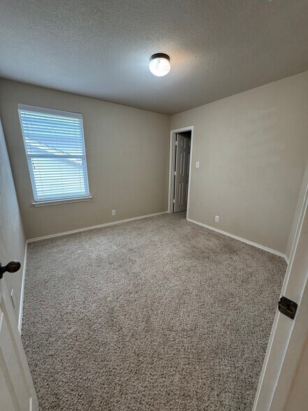 Building Photo - 8716 Wood Stork Dr