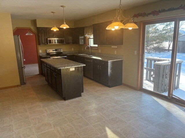 Building Photo - N6188 Shadybrook Ln