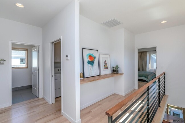 Building Photo - 2038 NE Morgan St