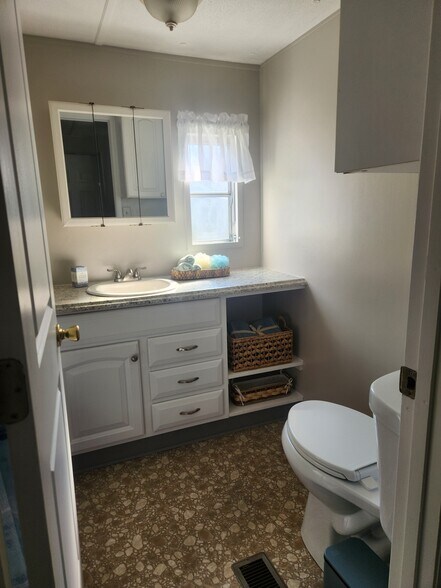 Building Photo - 922 S Sunfish Ave