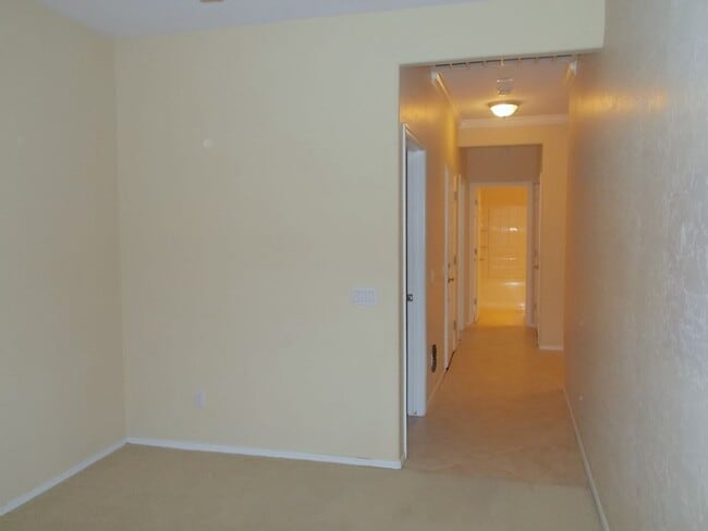 Building Photo - Elegant Single-Story Home in a Gated Commu...