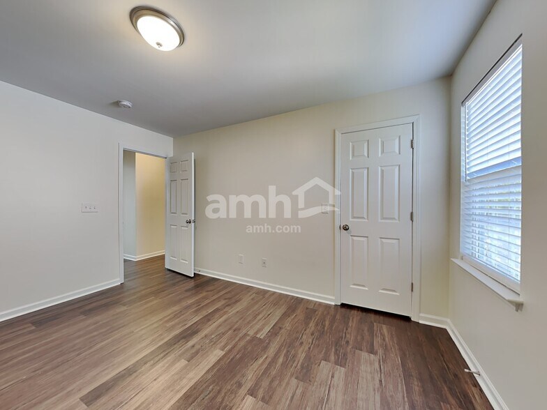 Building Photo - 4210 Lindsey Ln